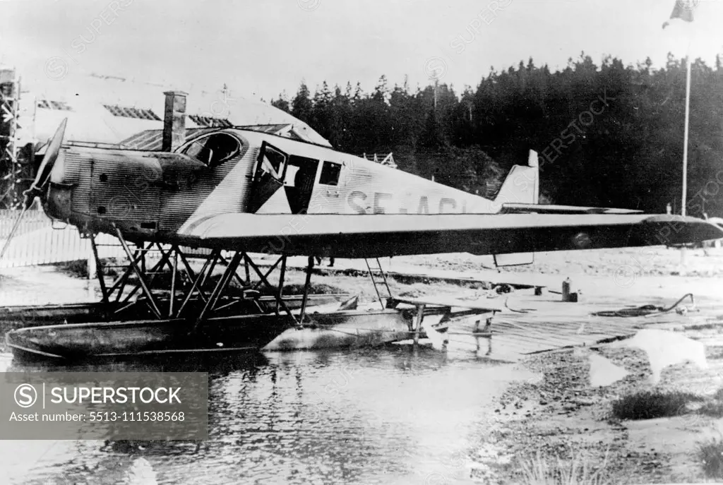Andree Expedition Discovery: The plane which is bringing photographs from Tromso to England. October 15, 1930. (Photo by The Times).