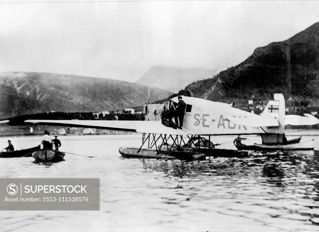 Andrew's Camp on White Island - After thirty-three years: Aftenposten airplane lying at Tromso Harbour waiting to start back towards Oslo with photos from the Bratvaag. November 17, 1930. (Photo by Associated Press).