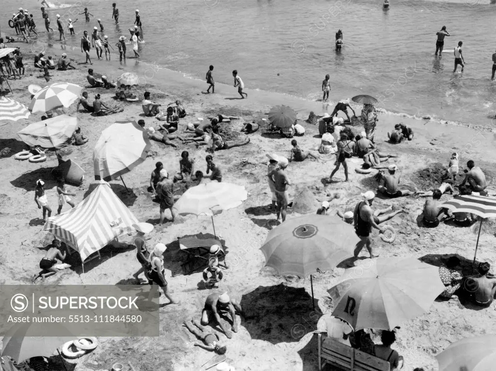 Almost any Seaside Scene in Summer.. A refreshing breeze swept Tokyo during a most of today, but in between puffs the sun was pretty hot, and countless folks were glad to get away to near by beaches. This scene was at Kamalaura. July 24, 1938. (Photo by The Domei Newsphoto Service).;Almost any Seaside Scene in Summer.. A refreshing breeze swept Tokyo during a most of today, but in between puffs the sun was pretty hot, and countless folks were glad to get away to near by beaches. This scene was a
