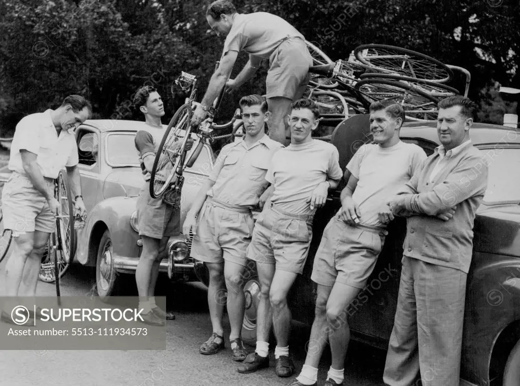 North Coast cyclists complete the loading of their machines for their trip to Wollongong tonight to race in the NSW championship. From left: K. Hole, A. Cummings , R. Casey, S. Wotherspoon, L. Flack, and J. Hartigan (trainer). February 16, 1953. sports, sport, athlete, athletic, 