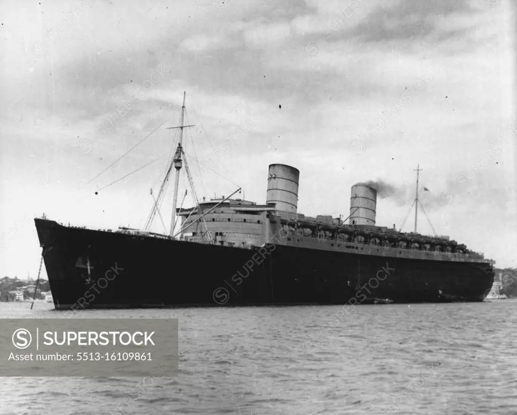 Arrival of RMS Queen Elizabeth in Sydney Harbour First voyage. February 21, 1941. (Photo by Beau Leonard/Fairfax Media).