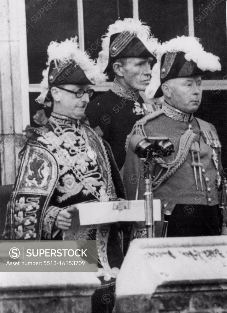 Elizabeth Proclaimed Queen. Garter King of Arms Sir George Bellew reads the first public proclamation of the accession of Queen Elizabeth, from the balcony of Friary Court, St. James's Palace. At his left hand is the Duke of Norfolk, Earl Marshal. February 8, 1952. (Photo by Planet News Ltd.).