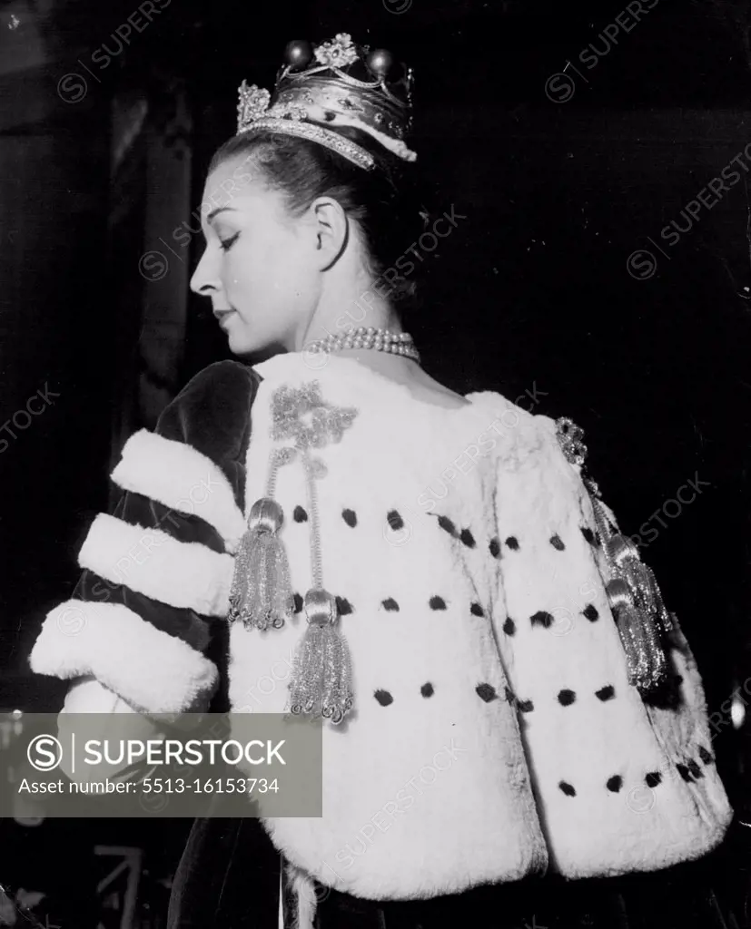 The ermine cloak with short tassels worn by a marchioness. October 24, 1952. (Photo by Daily Mirror).