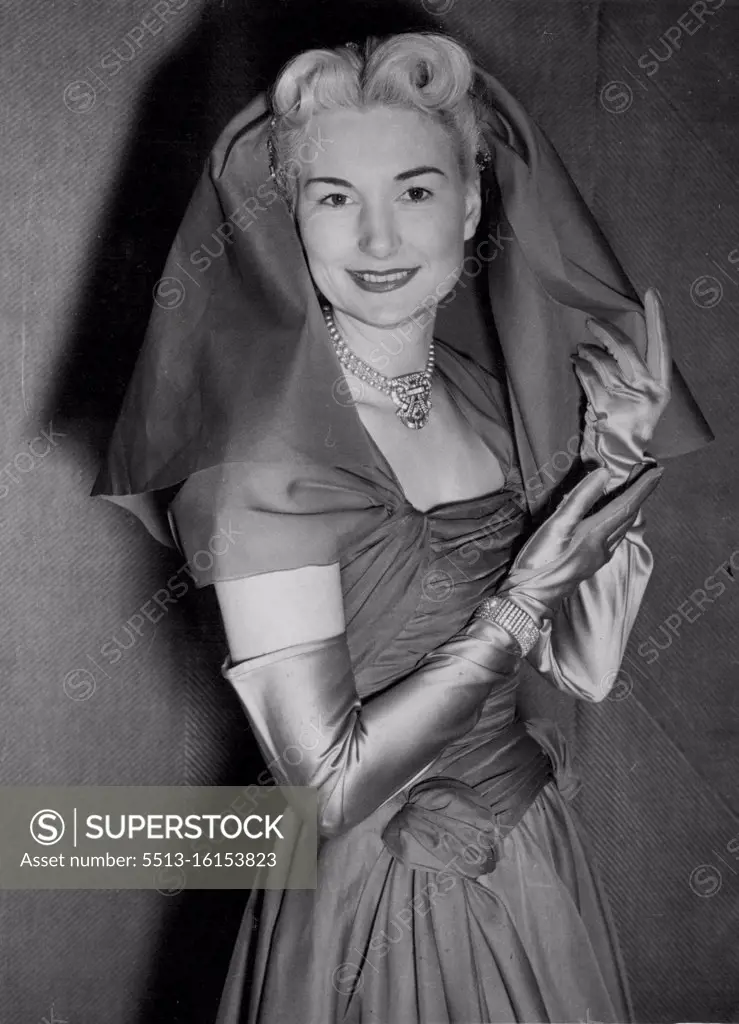 This Organza coif, for wear with an afternoon or evening dress, falls from the crown of the head to the shoulders and does not cover the face. January 11, 1953. (Photo by Planet News Ltd.).