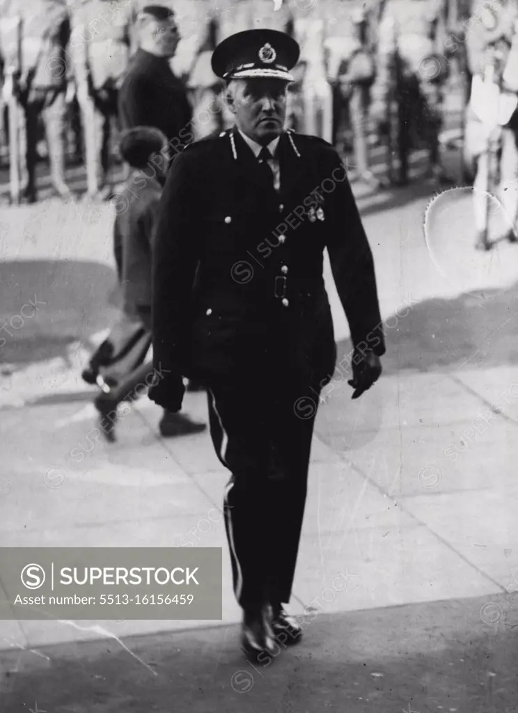 The recently-appointed Commissioner of the Victorian Police (Mr. Duncan) wearing his new uniform for the first time at a public function in Melbourne. May 15, 1937.