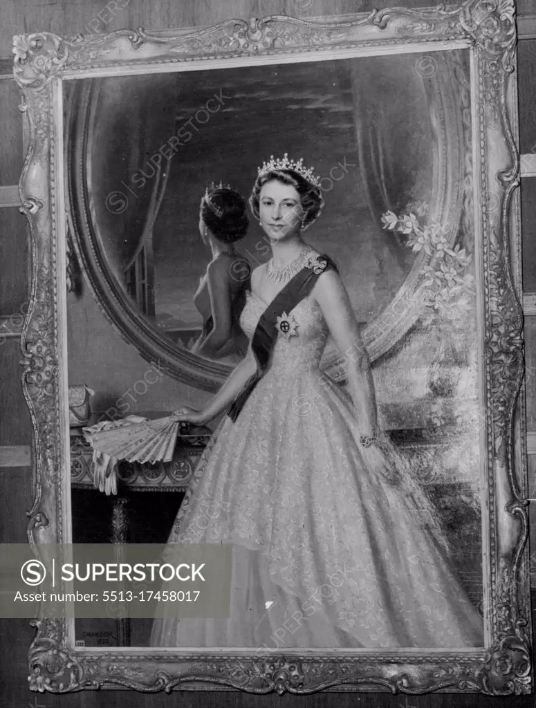 Royal Society Of Portrait Painters Exhibition - American artist Douglas Chandor's Portrait of Her Majesty Queen Elizabeth is seen in the exhibition of the Royal Society of Portrait Painters, at Piccadilly, London, today November 19. The artist came to London especially to paint this portrait of her Majesty. November 19, 1952. (Photo by Associated Press Photo).