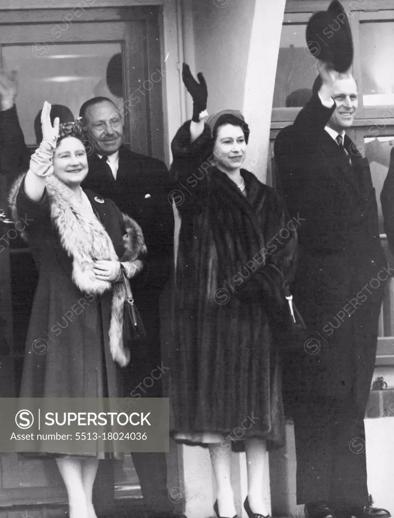 The Queen, the Queen Mother and the Duke of Edinburgh waving goodbye to Princess Margaret at London airport this afternoon. January 31, 1955. (Photo by Daily Mirror).