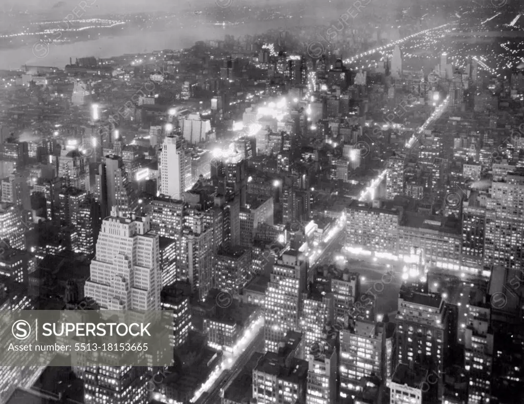 N.Y. Skyline - New York - America. July 29, 1935. (Photo by Underwood & Underwood).