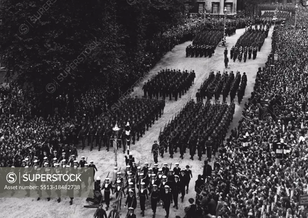 Victory Parade in London -- Navy, Army, and Air Force contingents in the Marching Column entering Trafalgar Square. 1946 - The Victory parade enters Trafalgar Square. June 8, 1946.
