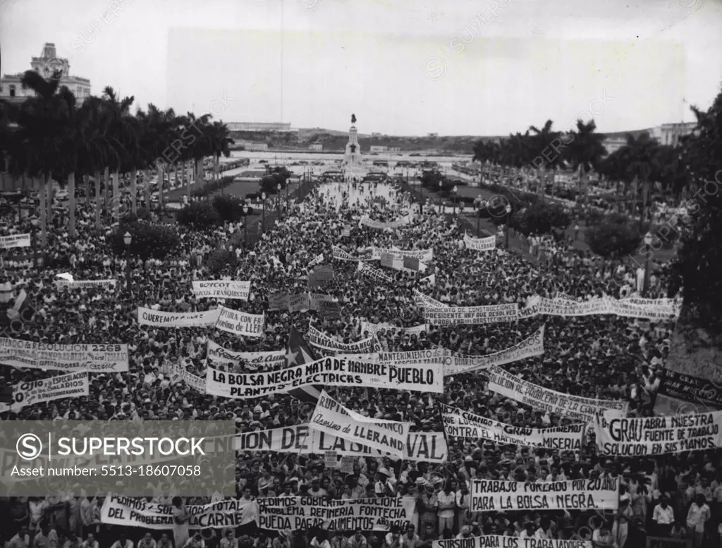 Crowd Hears President -- This crowd, estimated at 10,000, gathers in front of the Palace in Havana, Cuba, Jan. 21, to hear President Ramon Grau San Martin address the nation, during a general work stoppage in protest against increased living costs. January 22, 1947. (Photo by Associated Press Photo).