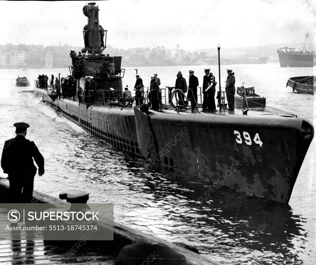 US Submarine Razorback arrives in Sydney on a cruise of the Pacific.The sub. berthing at no 4 West Circular Quay where it will remain until Friday. Public inspection will be on each day from 1pm to 4pm.The sub. which is 300ft long was built in 1944 and carries a crew of 65 officers & men. December 15, 1947. 