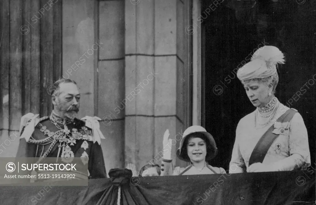 King And Queen On Buckingham Palace Balcony After Thanks Giving Service -The King and Queen on the balcony of Buckingham palace. With them Princess Elizabeth (waving to the crowd) and Princess Margaret Rose (head just appearing over balustrude), the daughters of the Duke and Duchess of York.After returning to Buckingham palace from the Jubilee thanks giving service in St. Paul cathedral, the King and Queen with other members of the royal family appeared on the cheers of the crowd. May 6, 1935. (Photo by Kosmos).