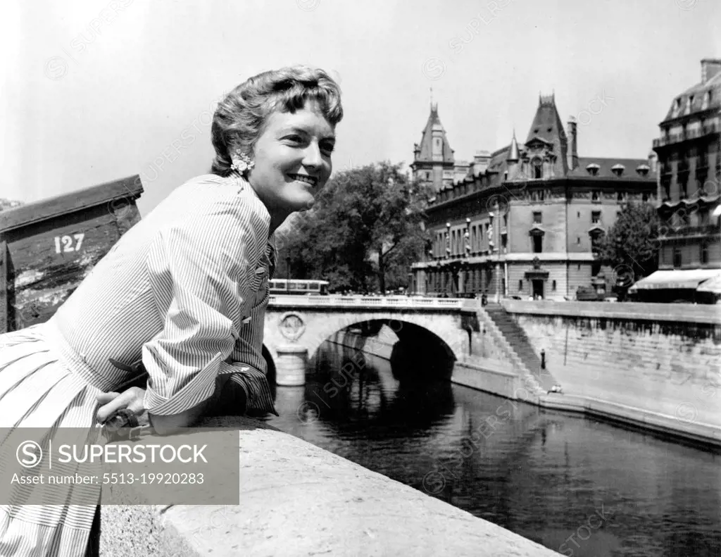 Oakes - Australia's champion, Beryl Penrose, who reached the quarterfinals of the French titles, loved the Seine quais, where one can lean and watch the river, admire the bridges and the old buildings and lift one's eyes to the Gothic towers of Notre Dame. June 21, 1955. (Photo by Michel Brodsky).