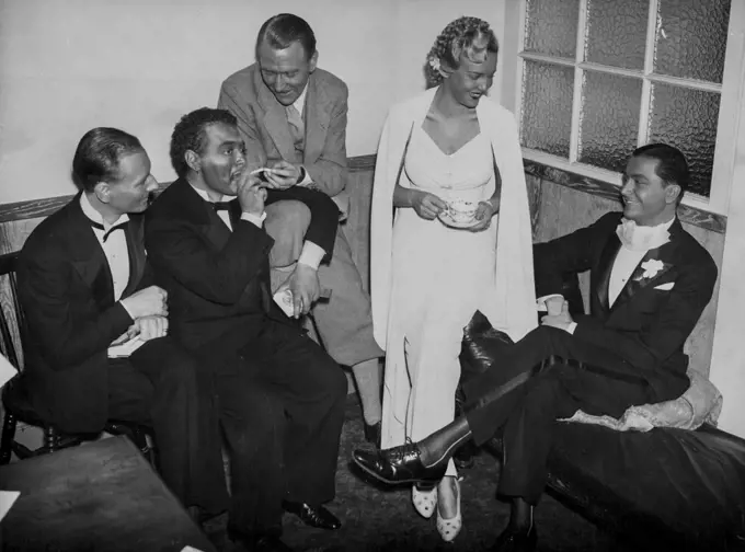 Five Stars in One Film - In the 'Green Room' during a break in the filming. (Left to right) John Gielgud, Peter Lorre, Percy Marmont, Madeleine Carroll and Robert Young. Five famous film appear together in the new film "Secret Agent" now being made at the G.B. studios at Shepherds Bush. They are John Gielgud, Robert Young, Peter Lorre, Madeleino Caroll and Percy Marmont. November 25, 1935. (Photo by Fox Photos)