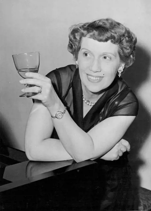 Australian-Born singer and actress Anona Winn, a radio favorite since the early 1930's and a star of the panel game Twenty Questions, has received the MBE in the Queen's Birthday Honors list. June 16, 1954. (Photo by Daily Mail Contract Picture).