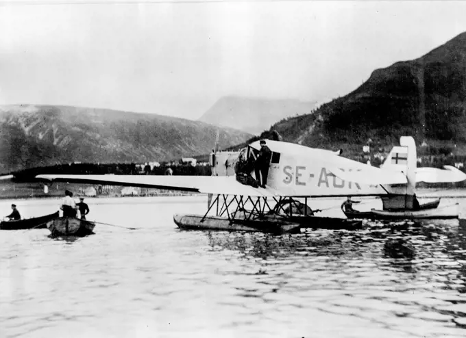 Andrew's Camp on White Island - After thirty-three years: Aftenposten airplane lying at Tromso Harbour waiting to start back towards Oslo with photos from the Bratvaag. November 17, 1930. (Photo by Associated Press).