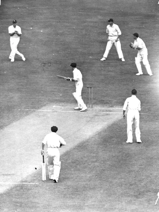 English Tour Of Aust. 1936-37 - Players And General - Cricket. March 1, 1937.;English Tour Of Aust. 1936-37 - Players And General - Cricket.