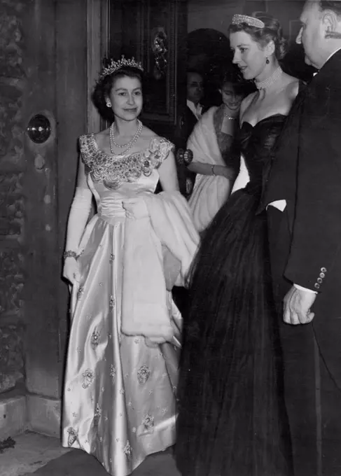 The Queen leaves Hutchinson House, off Oxford-street, just before 2 a.m. today. She had been at the debutante's coming out party. May 21, 1953. (Photo by Daily Mirror).