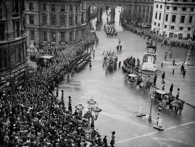 Proclamation Read in Trafalgar-Square The proclamation of the Queen's accession is read for the second time, at King Charles I statue, Trafalgar-Square, London, this morning, February 8. In the background is the Admiralty Arch which the heralds procession passed under on its way from St. James's Palace. February 8, 1952. (Photo by Associated Press Photo).