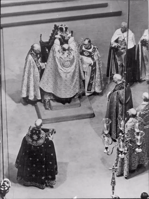 Coronation Of Queen Elizabeth II -- The Queen is crowned. The climax of the great abbey Ceremony to-day. June 02, 1953. (Paul Popper Ltd.).