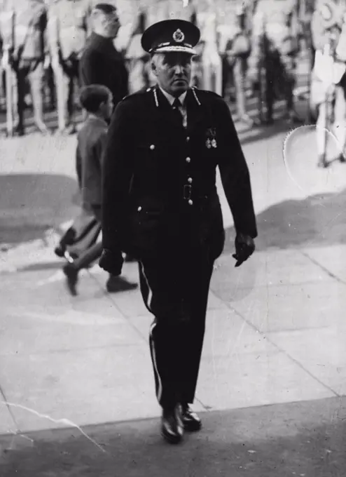 The recently-appointed Commissioner of the Victorian Police (Mr. Duncan) wearing his new uniform for the first time at a public function in Melbourne. May 15, 1937.