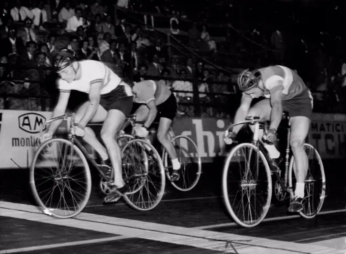 World Track Cycle Championships - L. Cox, Australia, wins his heat from Todor G. Boyadiev, right, of Bulgaria, and Zbigniew Zajac, Poland, Background, in the amateur section, on the opening day of the world track cycling championships in Milan, August 31. September 13, 1955. (Photo by Associated Press Photo).