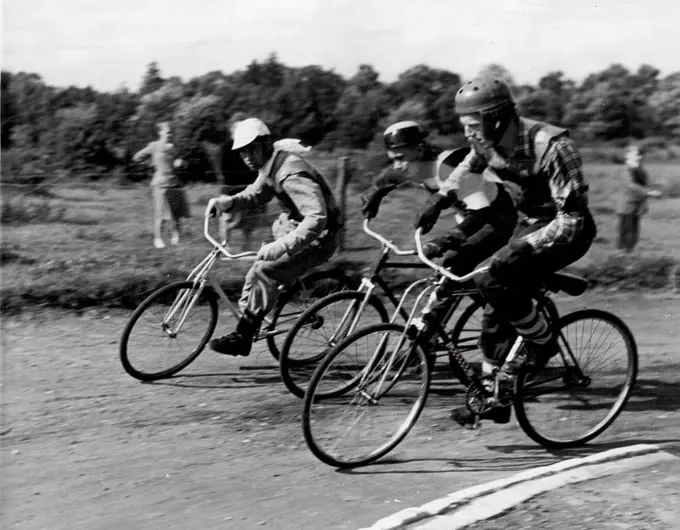 The battle for positions at the first bend is just as important in these cycle speedway races as it is with the motor-bikes. October 01, 1953. (Photo by Austral - International Press Agency).