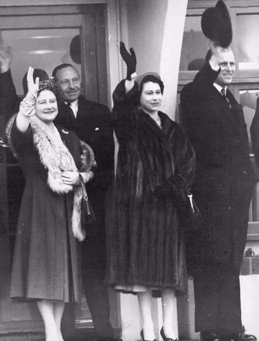 The Queen, the Queen Mother and the Duke of Edinburgh waving goodbye to Princess Margaret at London airport this afternoon. January 31, 1955. (Photo by Daily Mirror).