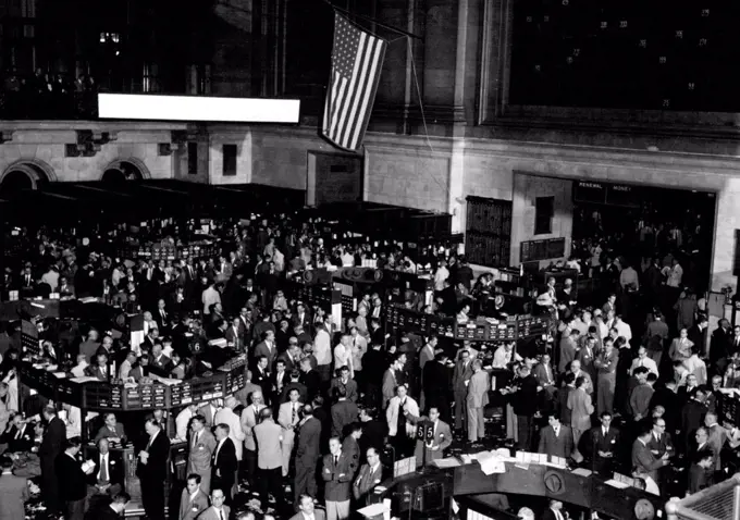 19 Hub of New York’s financial world is the: (a) curb exchange, (b) brokerage, (c) bank, (d) stock exchange. August 21, 1952.