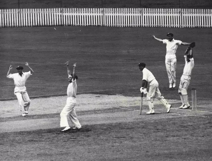 K. Muller applebury.Marrin caught Sumney off Josharchs bowler. November 07, 1949.