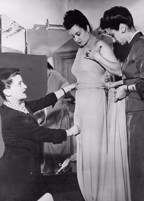 Fontana Sisters - Dress Designers. December 17, 1952. (Photo by The Associated Press Ltd.)