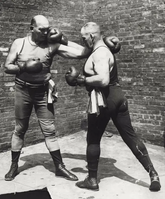 Sport Boxing Action to 1949. March 17, 1948. (Photo by International NewsReel).
