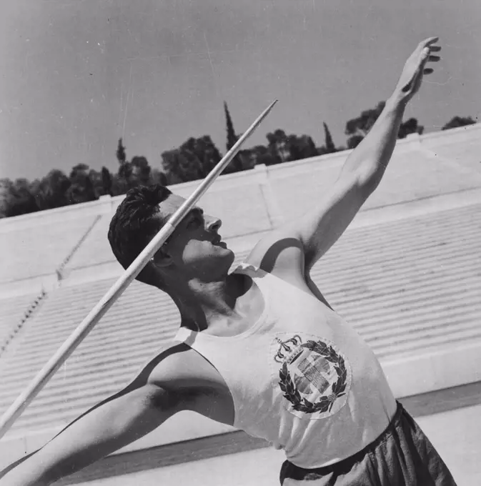 One of our athletic boys belonging to the E.O.N. National Organization of youth at the National Stadium. November 13, 1939.