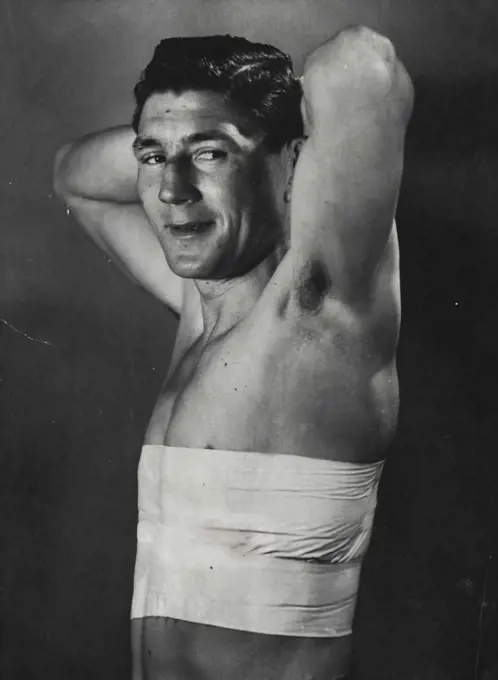 Archie Kemp, 25, the Victorian lightweight boxer who was injured in his contest with Jack Hassen last night, died in St. Vincent's Hospital at 9 am today while his wife was flying to his bedside from Melbourne.Archie Kemp, of Victoria, who has been forced to withdraw from his light weight title flight with Jack Hassen, strapped up with a broken rib. July 14, 1949.