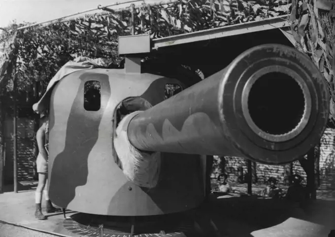 Crews of coastal Defense Guns at work. Angle shot of big coastal defense gun Somewhere in Australia. August 23, 1943.