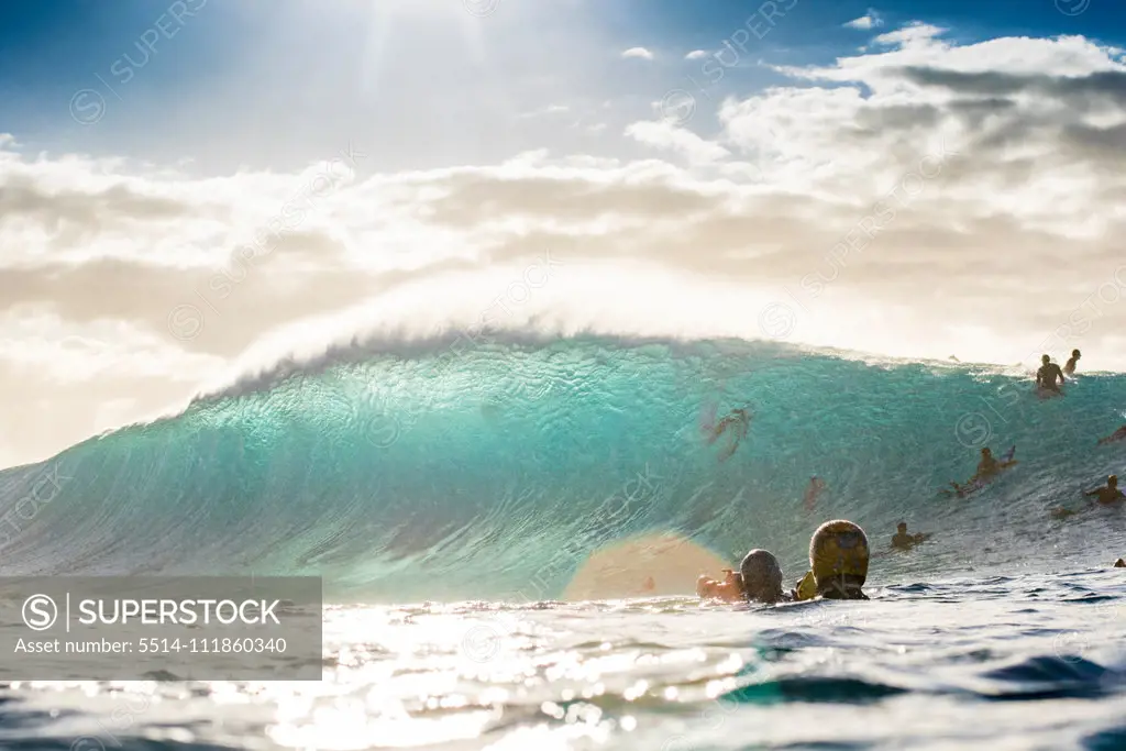 pipeline waves at the north shore in Hawaii
