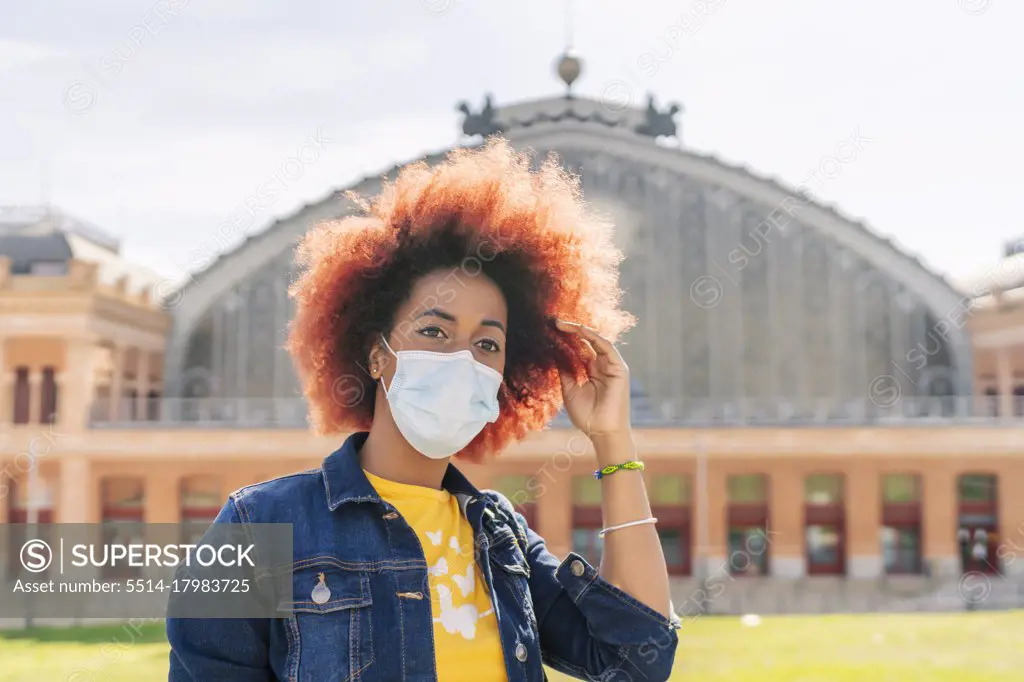 photography of woman with afro hair in the city of Madrid