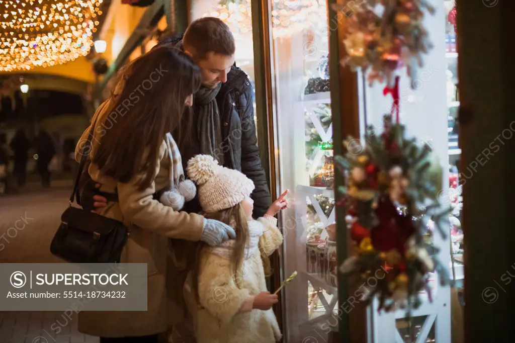 Family walk and look at the shop showcase with Christmas decorations