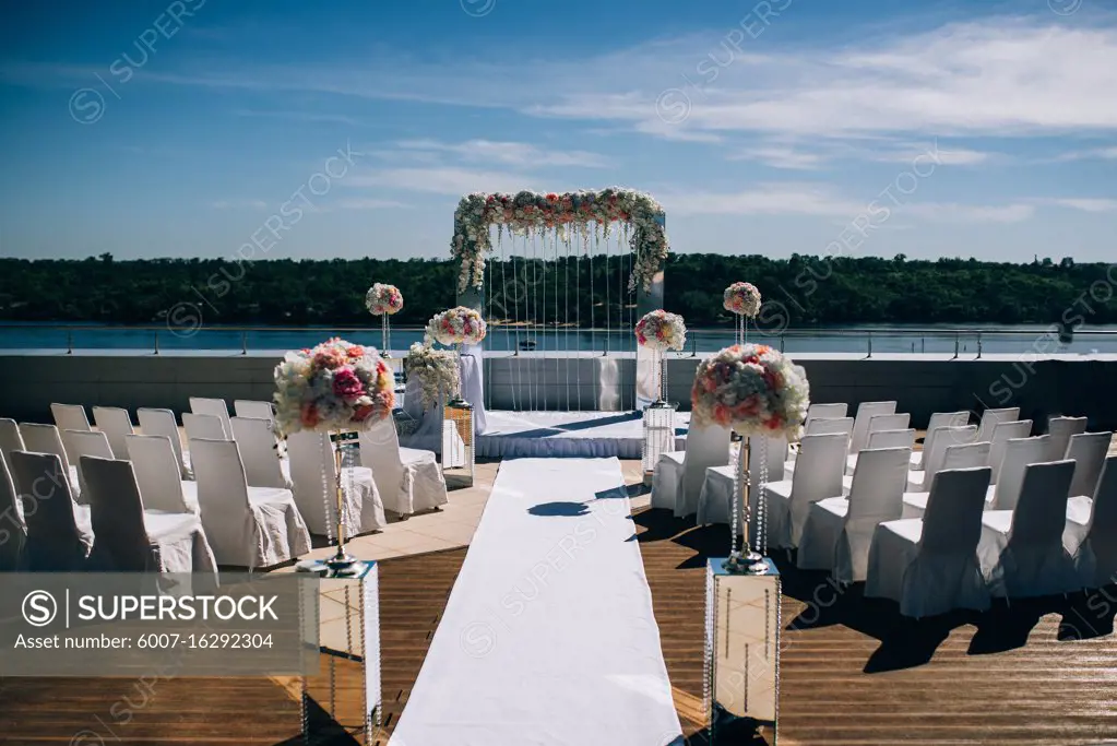 wedding decorations from flowers and a wedding arch for the ceremony