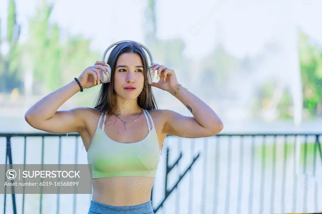 sporty woman listening to music from her headphones