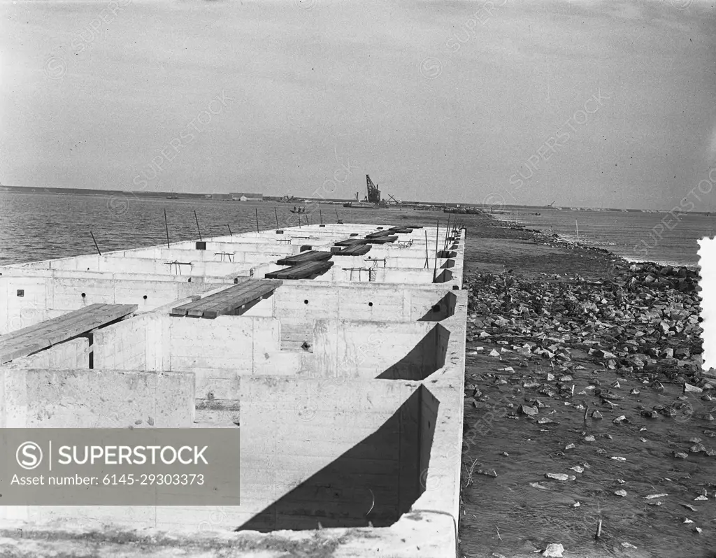 Anefo photo collection. Building plates Zeeland. Close up Oostelijke Havendijk near Zierikzee. May 25, 1953. Zeeland, Zierikzee
