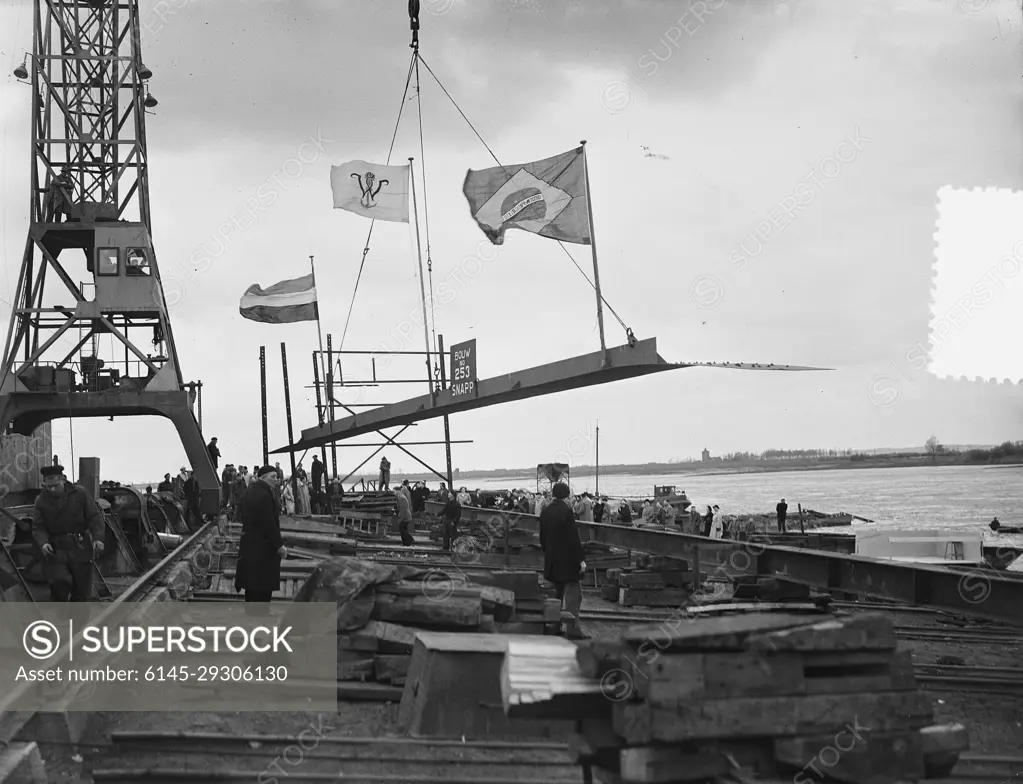 Anefo photo collection. Latitude "Gilyang" shipyard "De Waal" Deest Zaltbommel. April 20, 1954. Gelderland, Zaltbommel