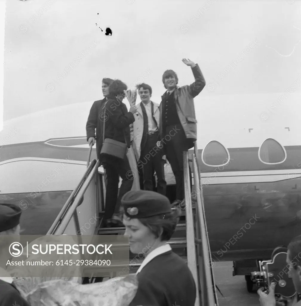 Anefo photo collection. [ unknown ]. Arrival of the Beatles at Schiphol, here still on the aircraft staircase. June 5, 1964. Noord-Holland, Schiphol
