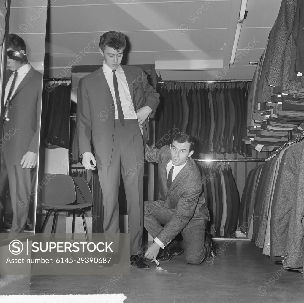 Anefo photo collection. Footballer Coen Moulijn in his men's fashion store. December 12, 1964. Noord-Holland, Rotterdam