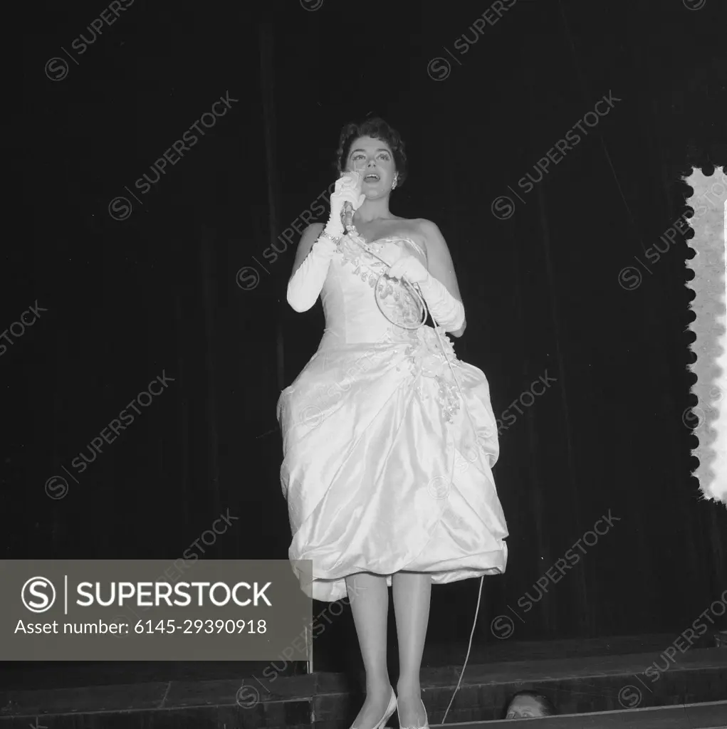 Anefo photo collection. Commission Amersfoortse Courant Singer Teddy Scholten. November 28, 1959