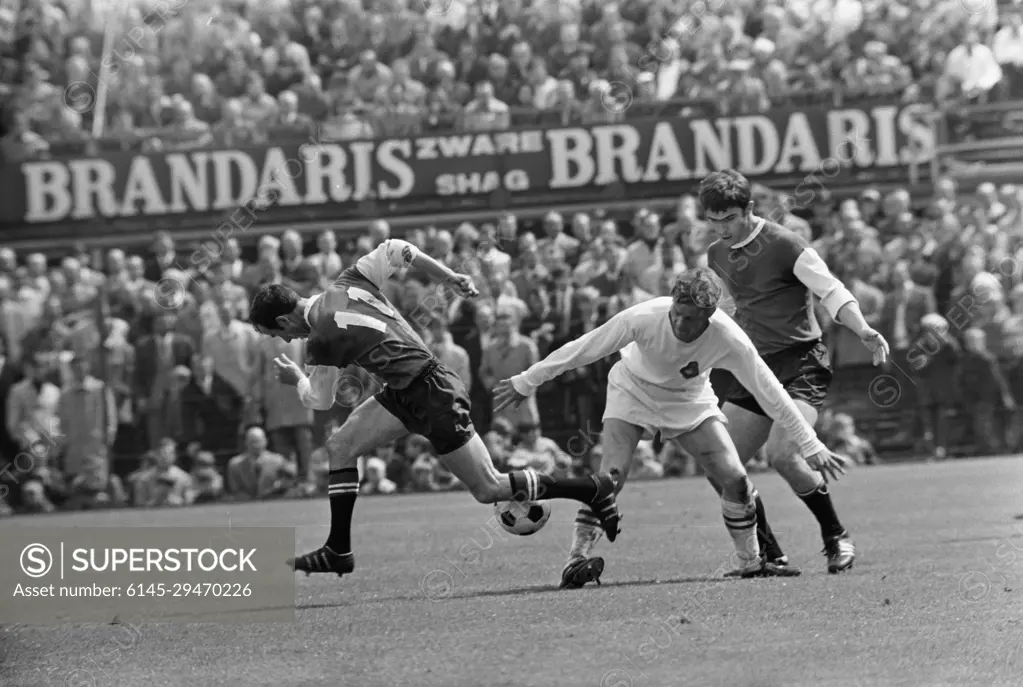 Anefo photo collection. Feijenoord against Telstar 4-1. Coen Moulijn in action, to the right of Hanegem. 18 May 1969. Rotterdam