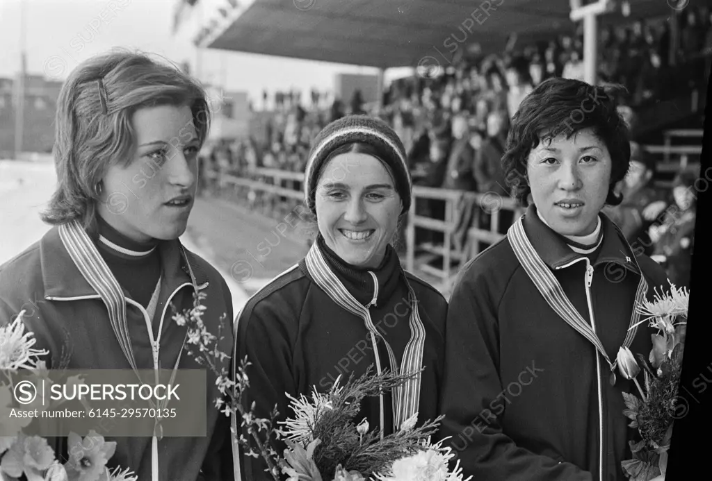 Anefo photo collection. World Championships Skating Ladies in Assen; Sheila Young (USA) during honoring (center). 22 February 1975. Assen