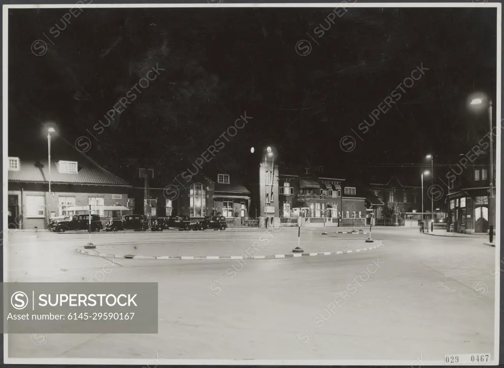 Elsevier photo collection. Stationsplein Heerlen evening. 1934. Heerlen, Limburg