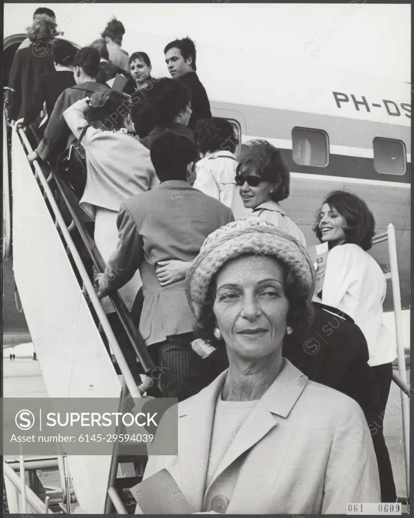 Elsevier photo collection. Departure National Ballet Yugoslavia. led Sonia Gaskell. July 7, 1964. Noord-Holland, Schiphol