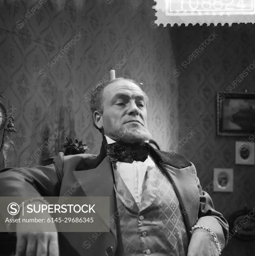 Anefo photo collection. Television game "The heiress", Max Croiset as Dr. Austin Slaper. December 16, 1959